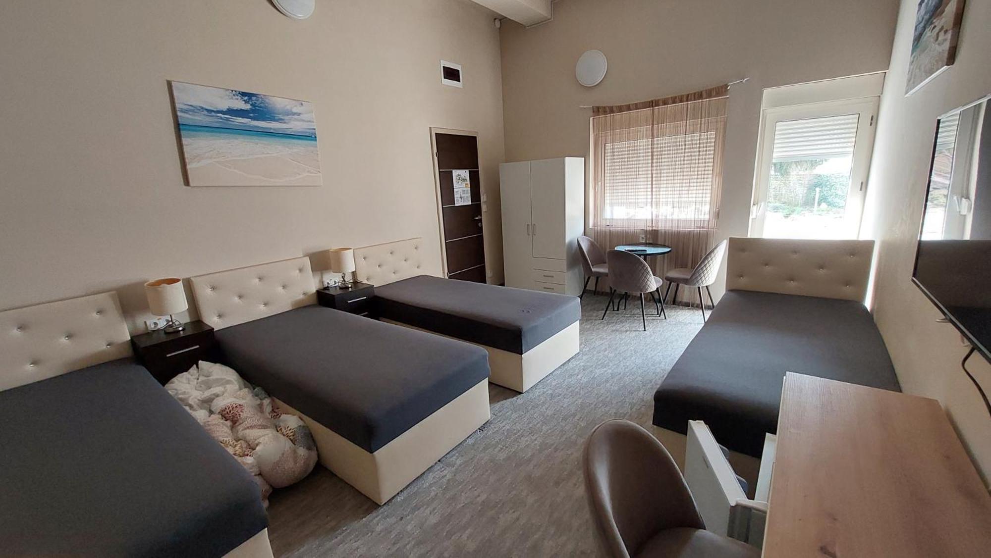 Kinizsi Udvar Apartmanhaz Балатонбоглар Екстер'єр фото