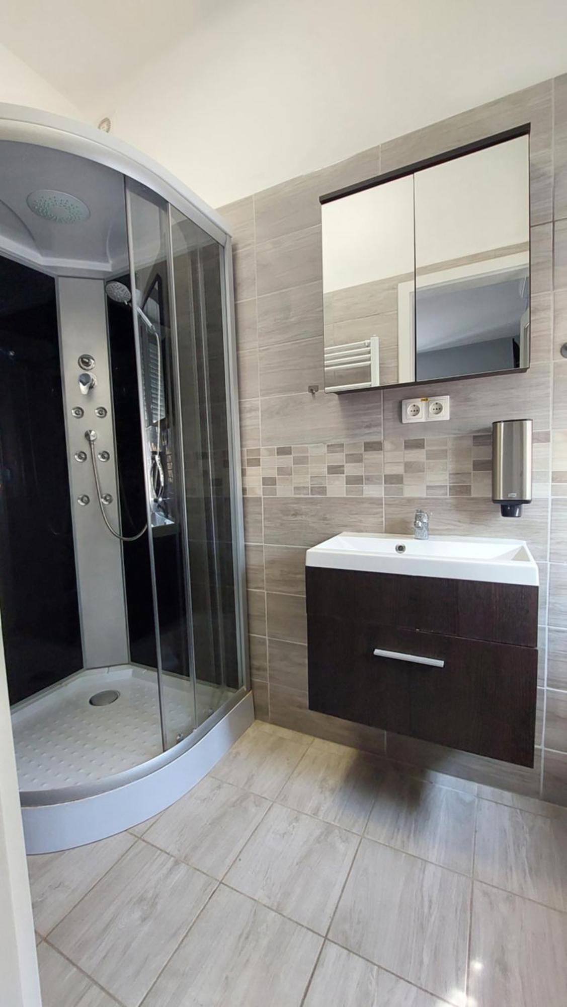 Kinizsi Udvar Apartmanhaz Балатонбоглар Екстер'єр фото