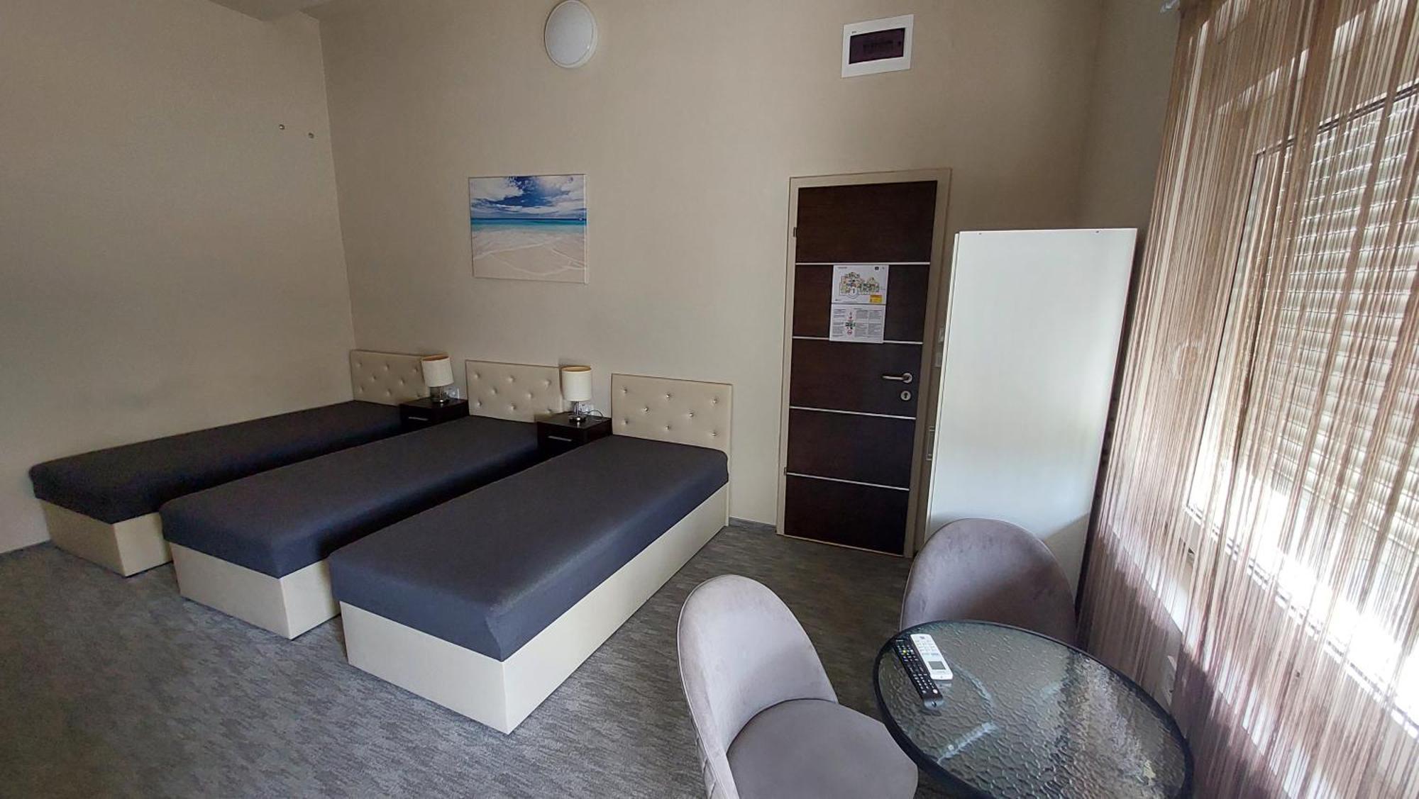 Kinizsi Udvar Apartmanhaz Балатонбоглар Екстер'єр фото