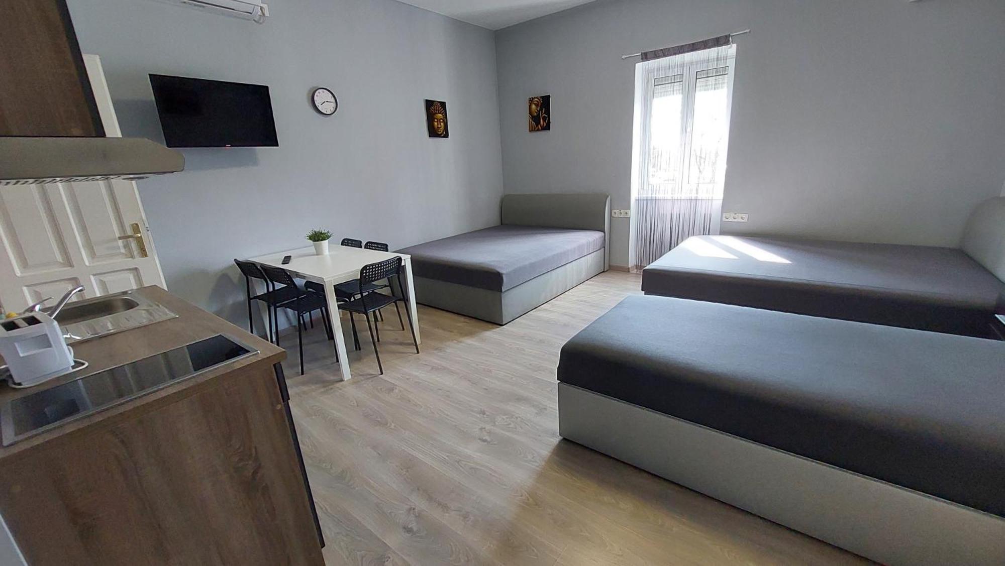 Kinizsi Udvar Apartmanhaz Балатонбоглар Екстер'єр фото