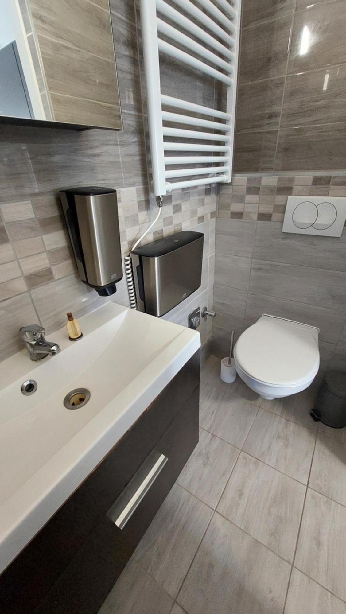 Kinizsi Udvar Apartmanhaz Балатонбоглар Екстер'єр фото