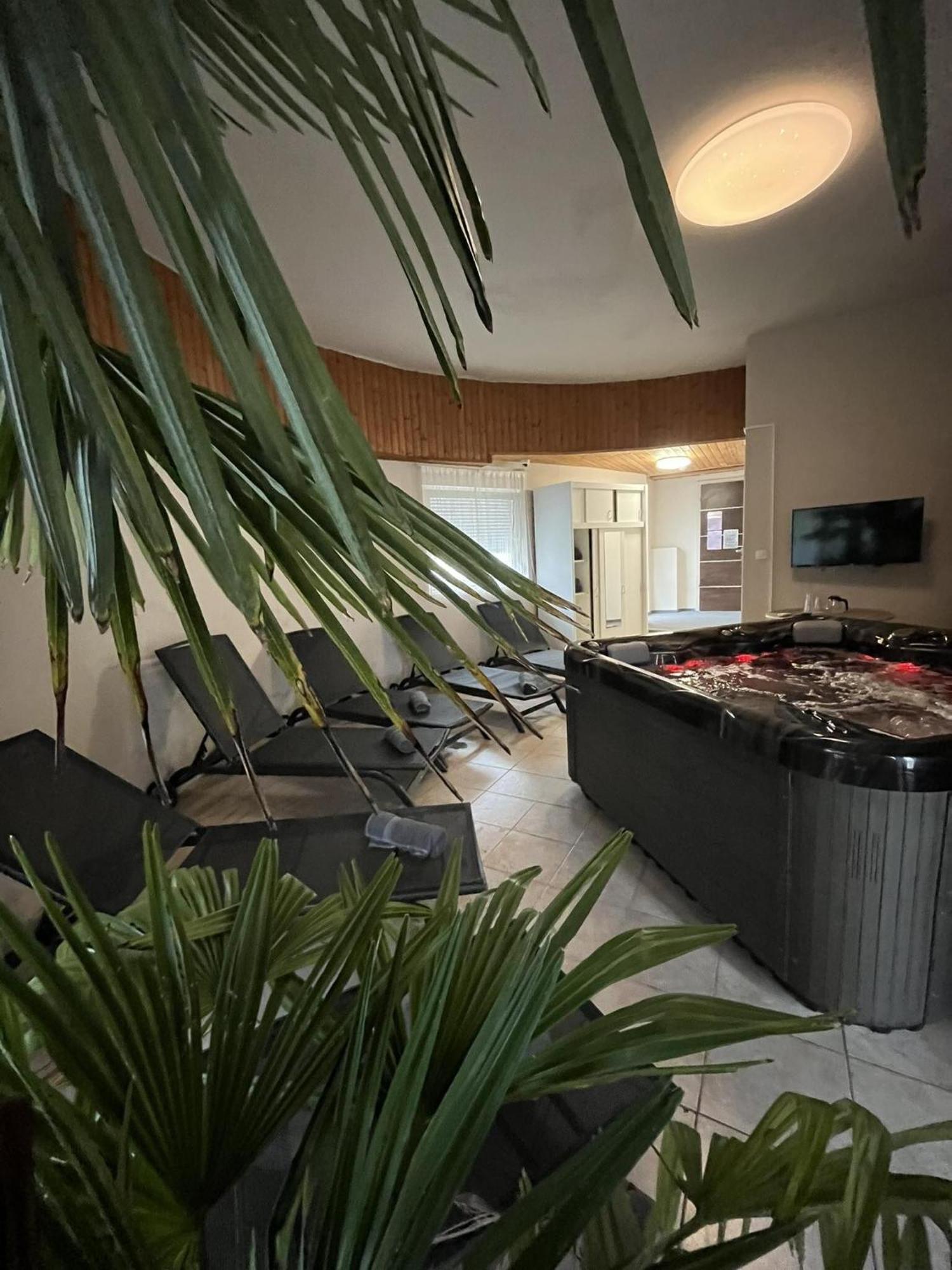 Kinizsi Udvar Apartmanhaz Балатонбоглар Екстер'єр фото